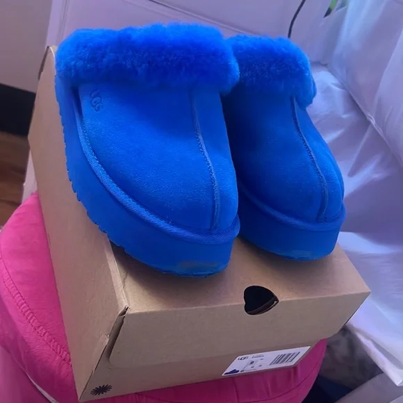 UGG | Shoes | Copy Ugg Platform Slippers | Poshmark display picture 1